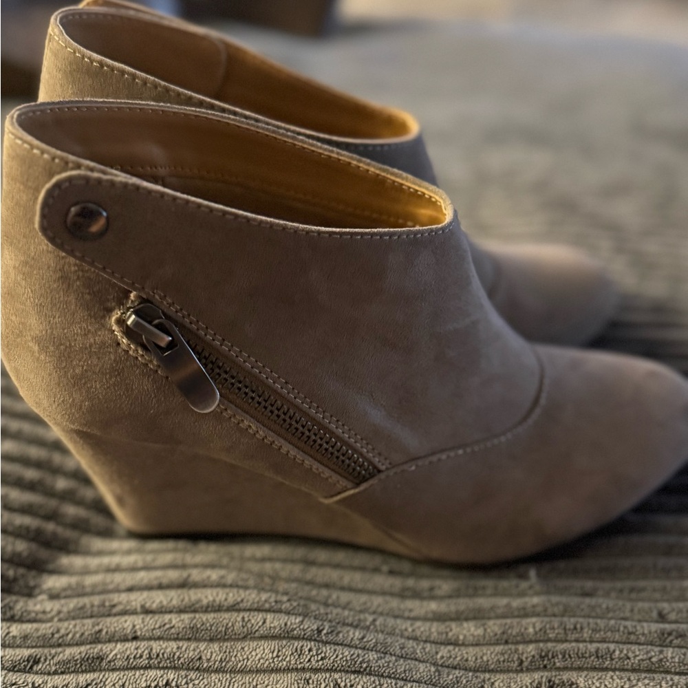 CL by Chinese laundry women's Valerie wedge bootie